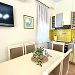 Four Seasons * Golem (Tirana)