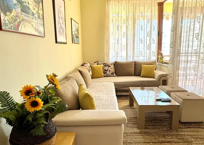 Four Seasons * Golem (Tirana)